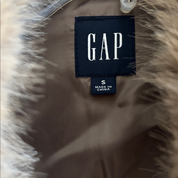 GAP Women's Cozy Brown faux fur Jacket in size small - Picture 2 of 3
